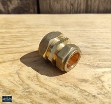 Load image into Gallery viewer, 22mm x 15mm / 22mm / 28mm Brass Coupler