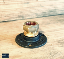 Load image into Gallery viewer, 22mm Brass Compression Flange Pipe Mount