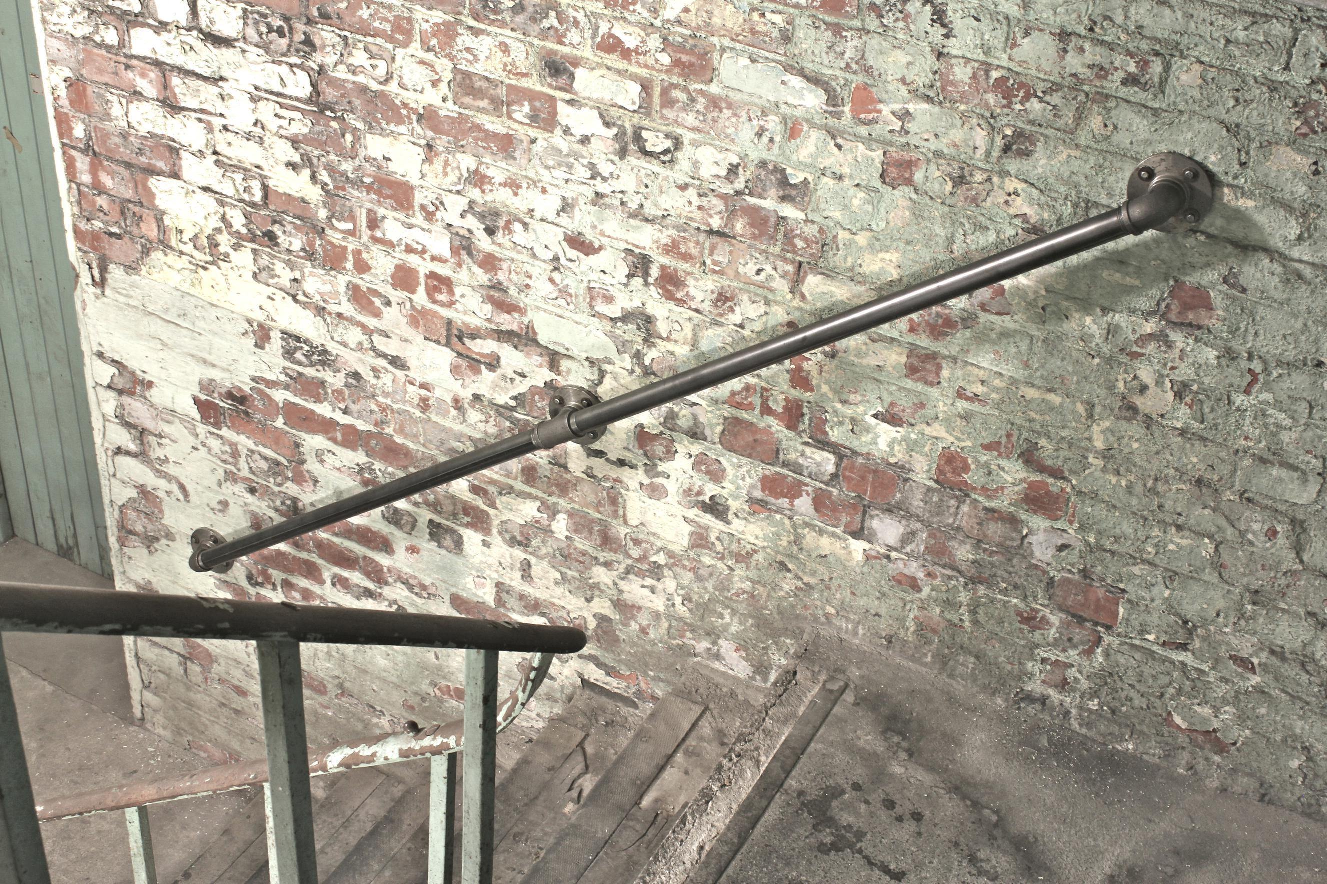 https://www.miss-artisan.com/cdn/shop/products/urban-grain-susannah-industrial-dark-steel-pipe-staircase-hand-rail-or-wall-mounted-banister-36-1521643202360-6717__p.jpg?v=1621949606